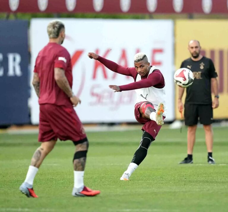 galatasaray-rizespor-macina-hazirlaniyor-8IMrrDwK.jpg
