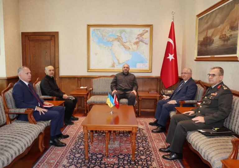 guler-ve-umerovdan-ikili-gorusme-8wnLXBAl.jpg