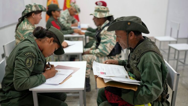 karayiplerde-firtina-madurodan-abdye-milis-resti-2WAkBnSm.jpg