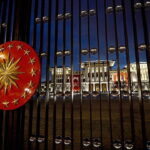 saraydan-gecis-sureci-kanunu-mesaji-erdoganin-basdanismani-mehmet-ucum-el-yukseltti-en-isabetli-cozum-olur-d7VywYQ7.jpg