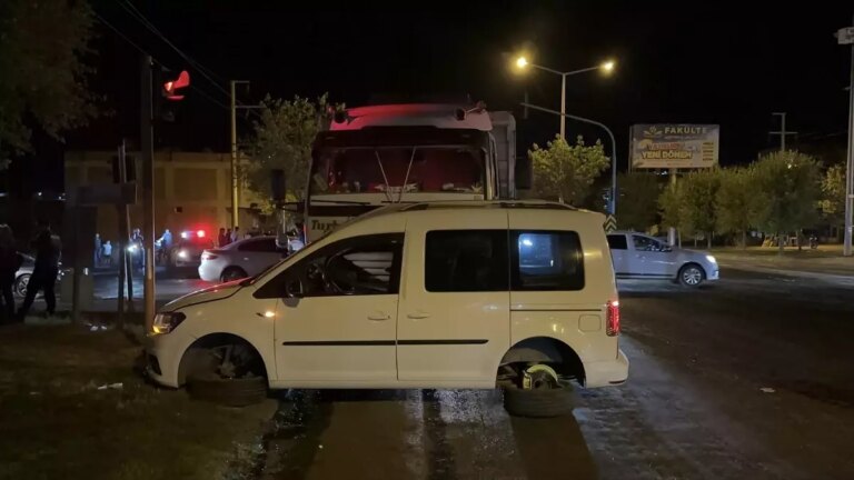 siverekte-trafik-kazasi-1-yarali-bwJKWwhi.jpg