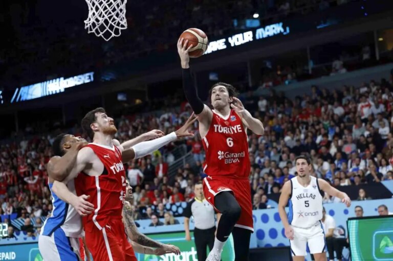 a-milli-basketbol-takimi-finalde-MDYERdA8.jpg