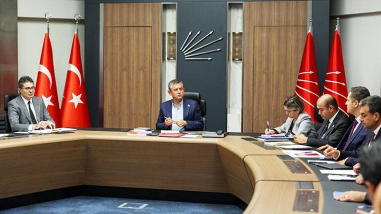 chp-istanbul-il-yonetimi-gorevden-alindi-ozgur-ozel-mykyi-olaganustu-topluyor-W8da7KcC.jpg