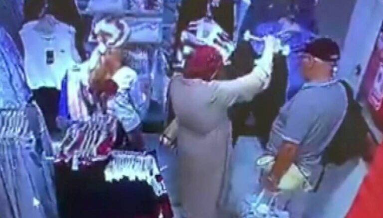 musteri-gibi-magazaya-girdi-turisti-soyup-cikti-3XPbbr88.jpg