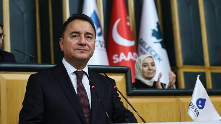 babacan-resepsiyondaki-fotografa-tepki-gosteren-chplilere-sert-cikti-size-mi-soracagiz-YUTyBZ8c.jpg