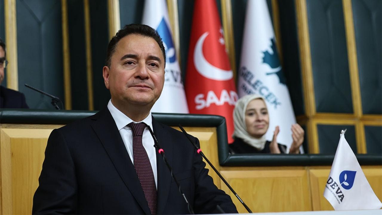 babacan-resepsiyondaki-fotografa-tepki-gosteren-chplilere-sert-cikti-size-mi-soracagiz-YUTyBZ8c.jpg
