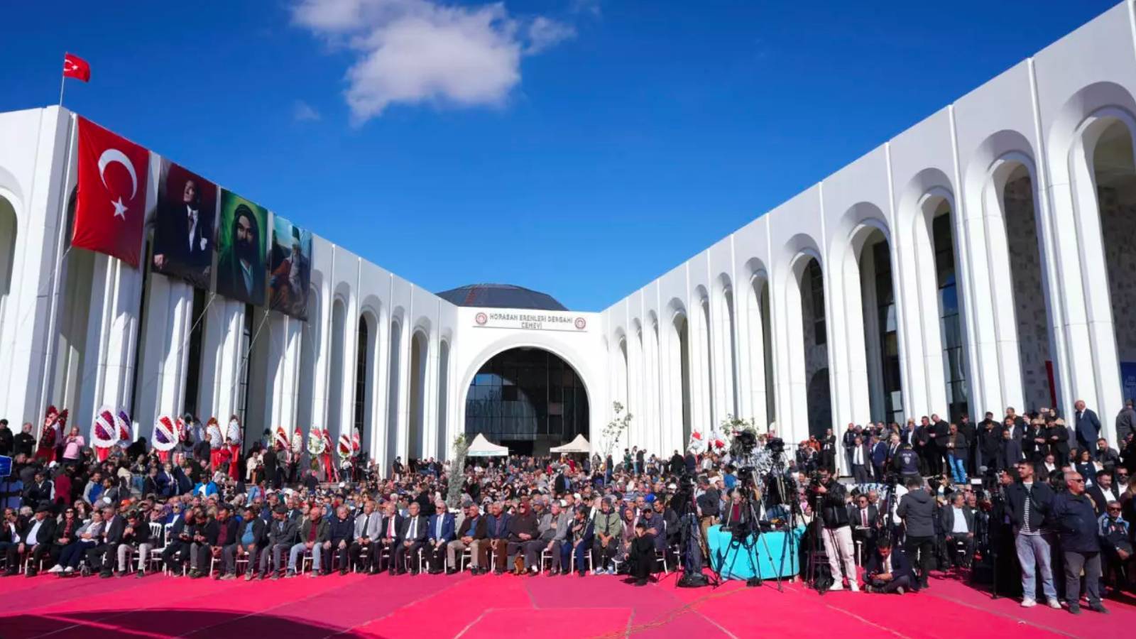 bahcelinin alevi acilimi akpde nasil karsilandi 3pmBgFPM.jpg