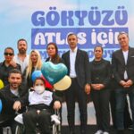 besiktasta-kucuk-atlas-icin-umut-dolu-gun-losemiyi-2nci-kez-yenen-atlas-icin-balonlar-gokyuzune-birakildi-Pta8bHDj.jpg