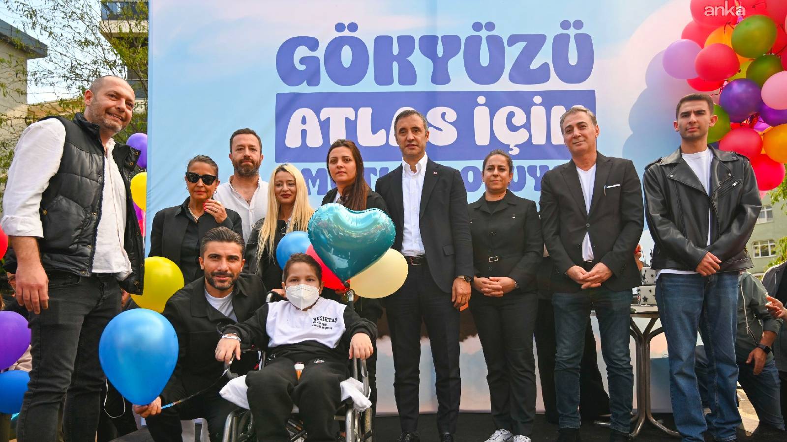 besiktasta-kucuk-atlas-icin-umut-dolu-gun-losemiyi-2nci-kez-yenen-atlas-icin-balonlar-gokyuzune-birakildi-Pta8bHDj.jpg