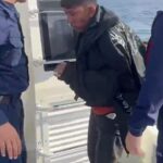 bottan dusen gocmeni 12 saat sonra balikcilar kurtardi WTnXUmZJ.jpg