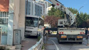 cenaze donusu feci kaza 3u polis 7 kisi yaralandi QkusGIOu.jpg