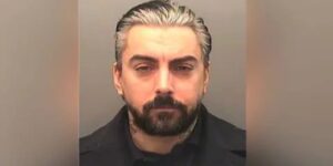 cocuk istismarcisi sarkici cezaevinde olduruldu CAgL83gr.jpg
