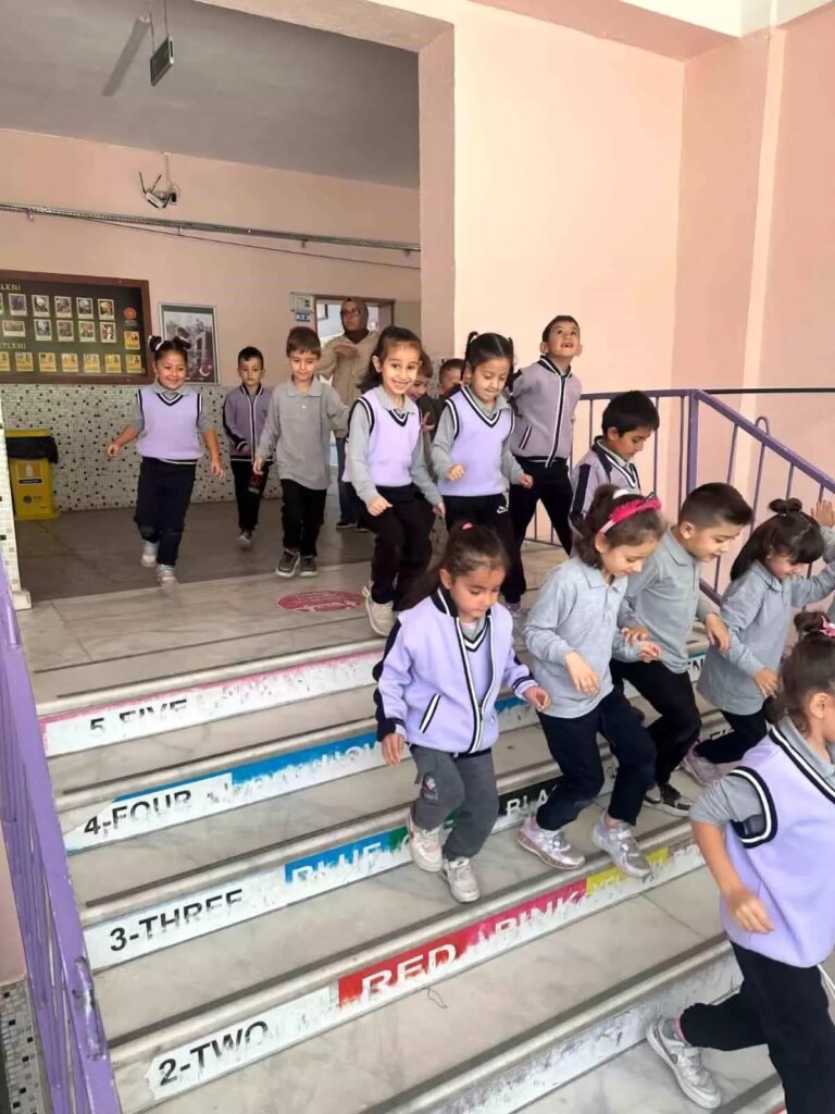 cumhuriyet ilkokulunda afet tatbikati gerceklestirildi l4ZudTB6.jpg