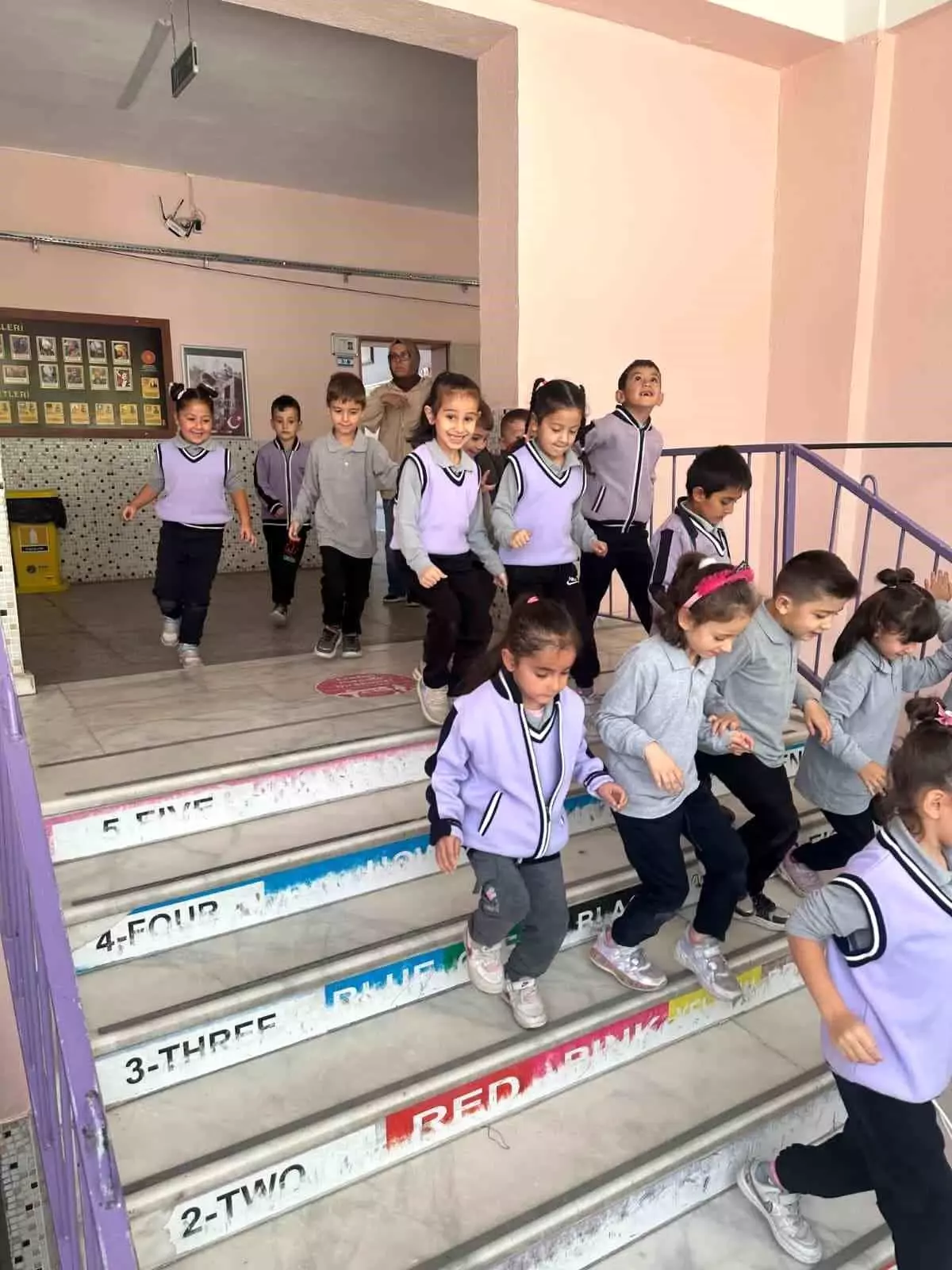 cumhuriyet ilkokulunda afet tatbikati gerceklestirildi l4ZudTB6.jpg