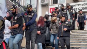 istanbulun 15 ilcesine ahlak polisinden baskin 5BbrGHa2.jpg
