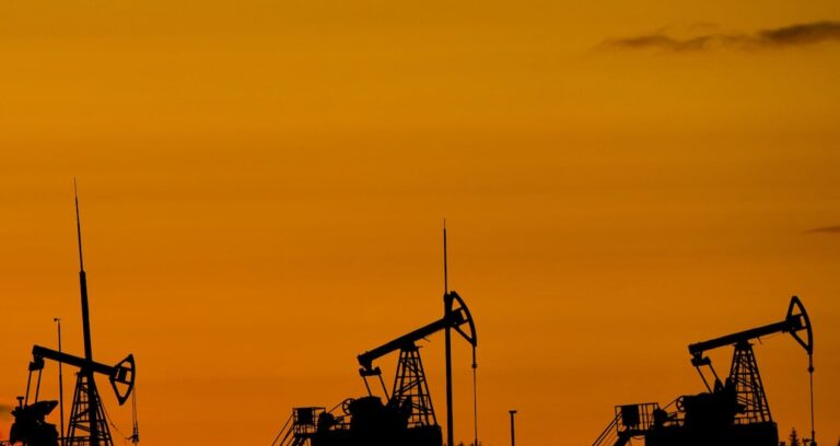 petrol fiyatlari hop oturup hop kalkiyor OwdqccXn.jpg