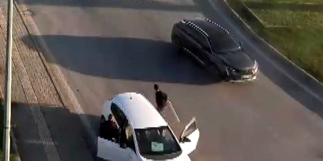 polise sopayla saldiran surucu tutuklandi RQqLI7ll.jpg