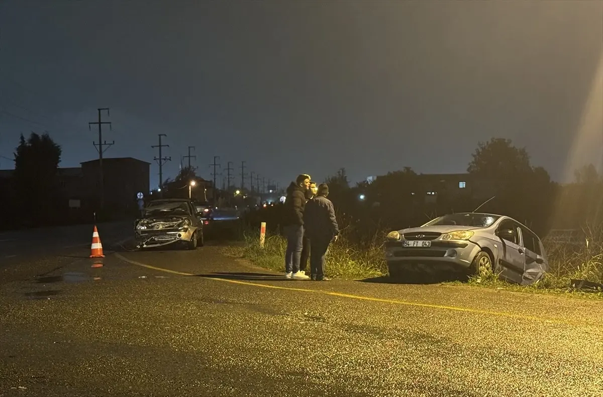 sakaryada otomobil kazasi 3 yarali 9uJ5Bfkp.jpg