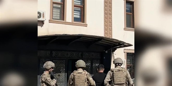 turk bayragina yonelik saygisiz paylasimi begenen kisi gozaltina alindi y6Ga9wYe.jpg