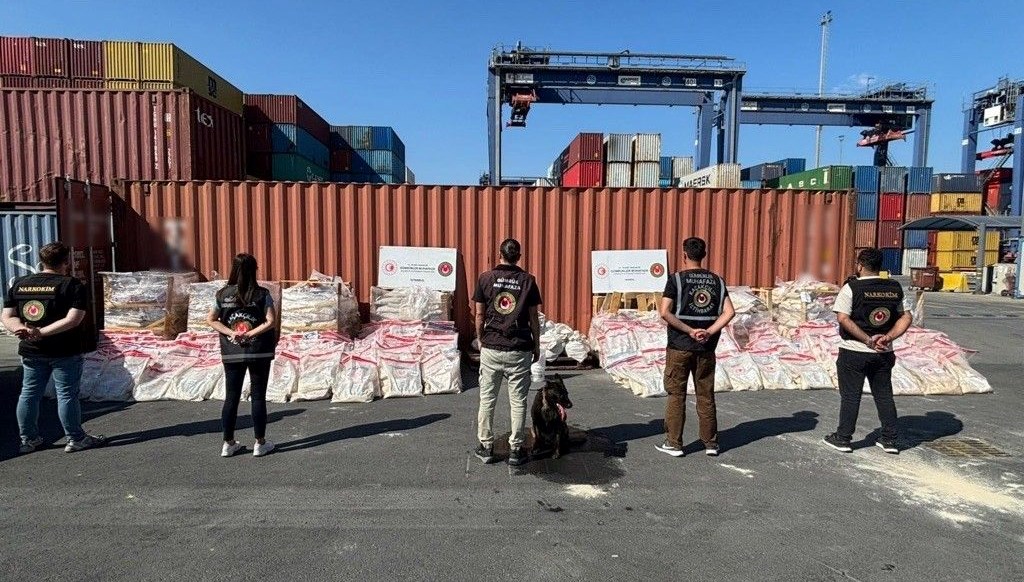 turkiye ile ispanyadan ortak operasyon fosil ununa emdirilmis 17 ton kokain ele gecirildi 7bZuEYL2.jpg