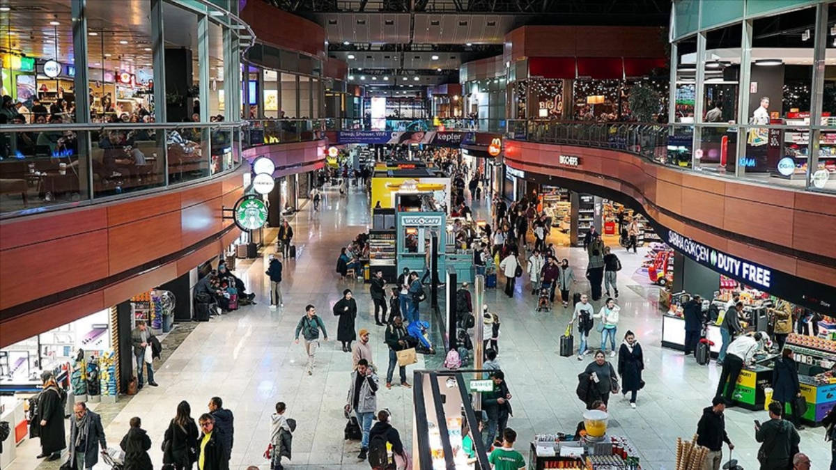 abdulkadir uraloglu havalimanlarinda 10 ayda 211 milyon yolcuya hizmet verildi VOrRClX5.jpg