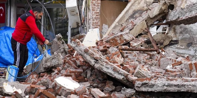 depremlerle sarsilan sindirgi afet bolgesi ilan edildi y1kn5bbn.jpg