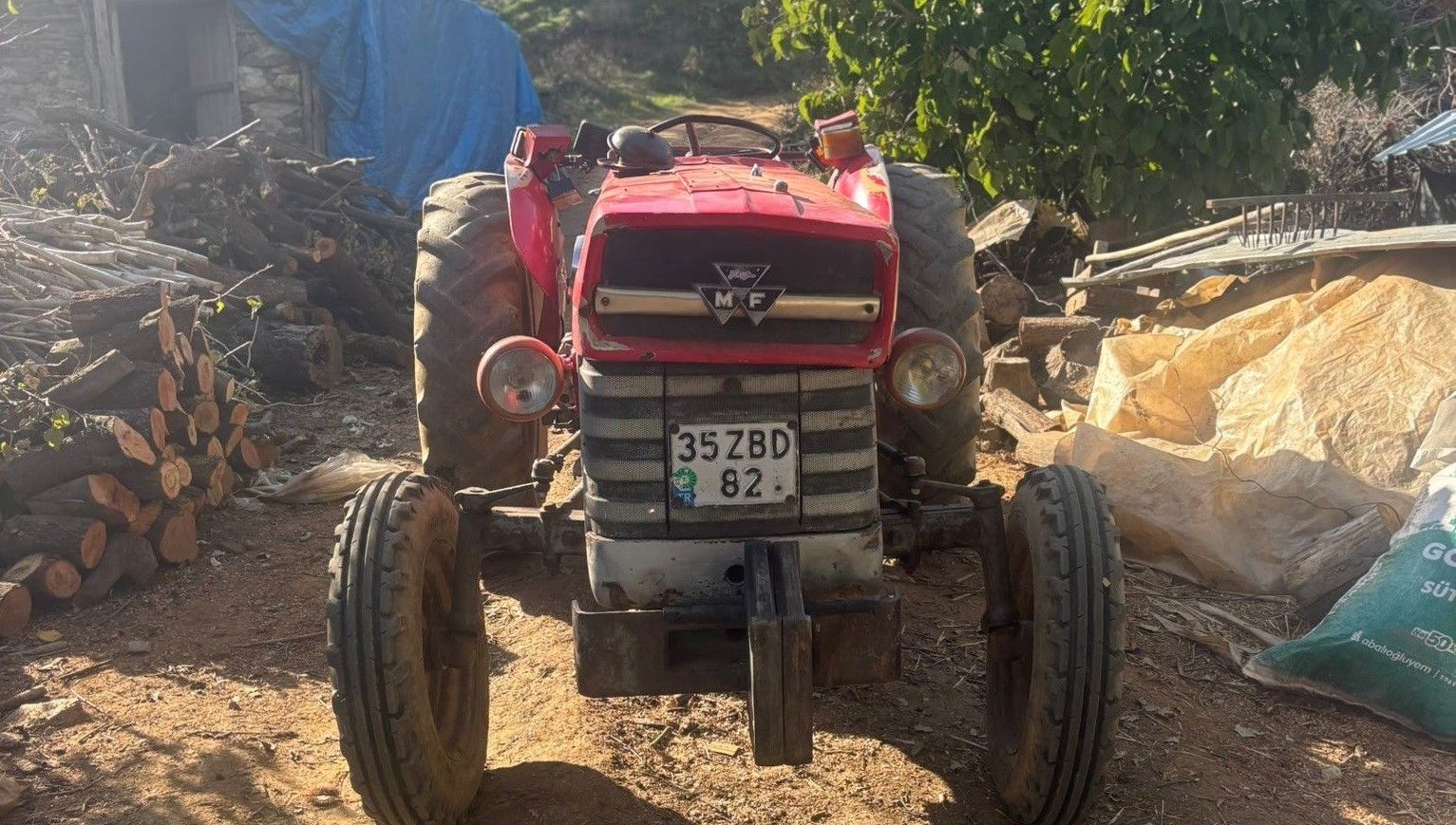 izmirde traktor devrildi 1 olu A3ICMs29.jpg