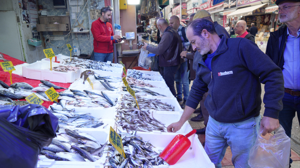 samsunda tezgahlardaki hamsi bollugu suruyor 1ijl8dew.jpg