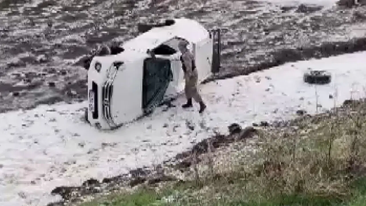 Ardahan'da Askeri Araç Devrildi: İki Asker Yaralandı