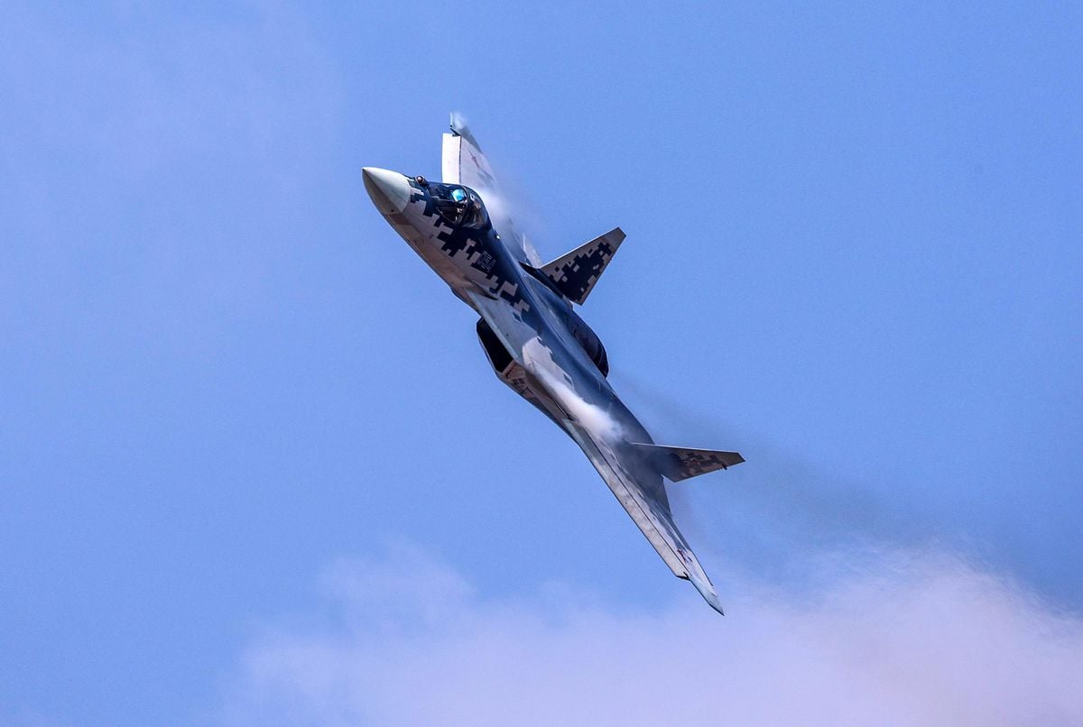Rusya, İki Koltuklu Su-57D Savaş Uçağının Test Uçuşlarını Başlattı