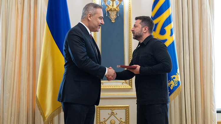 Zelenskiy disisleri bakani fidana ikinci derece liyakat nisanini tevcih etti DhlN19Dk